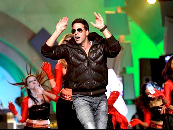 salman akshay and katrina perform at the tri nation show 14