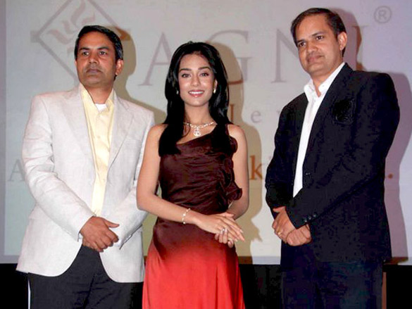amrita rao announced as the brand ambassador of agni jewellery 2