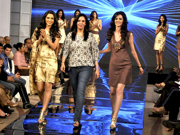 lina tipnis show at gitanjali cyclothon fashion show 2011 4
