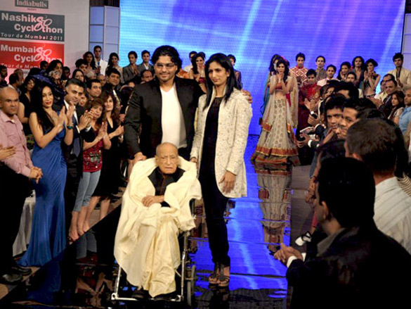a k hangal at gitanjali cyclothon fashion show 2011 4