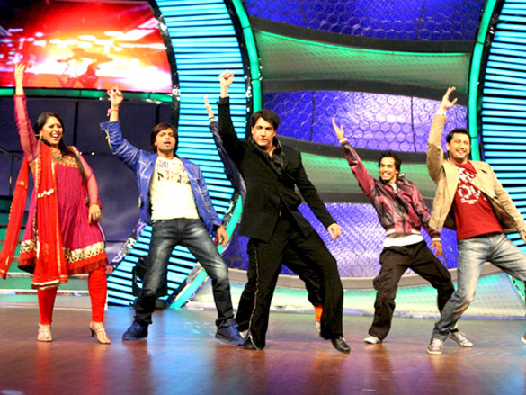 shaimak and mithun on sets of dance india dance 5