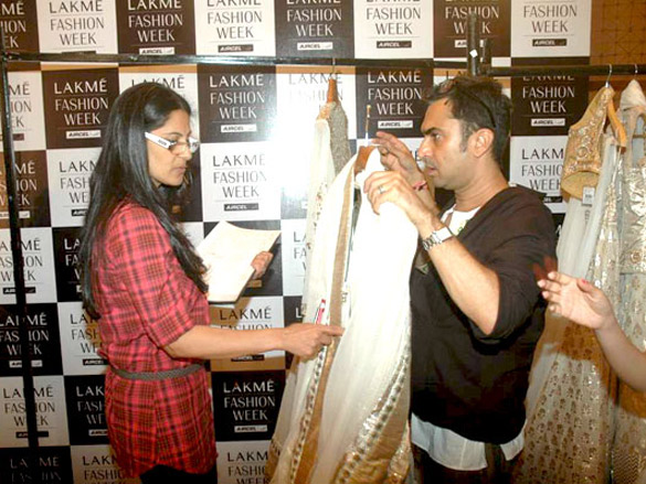aki narula at the lakme fashion week day 2 fittings 2