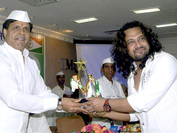 singers at 100 years completion of national anthem 6