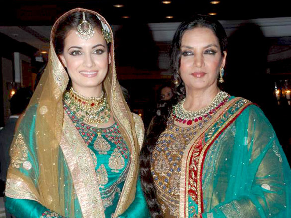 lara dutta dia mandira and shabana at ritu kumar show 7