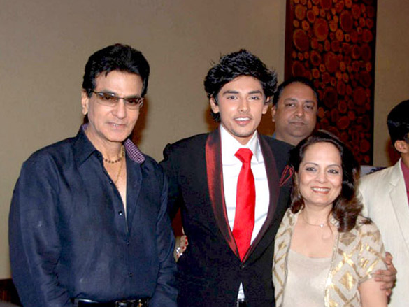 jeetendra and ashmit patel at harsh nagars birthday bash 4