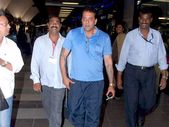 sanjay dutt spotted at international airport 4