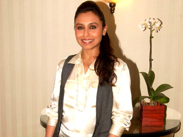rani mukherjee and devita saraf unveil www womenscricketworld com 9
