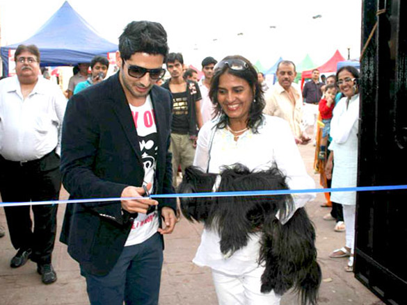zayed khan at farzana contractors dog show 2