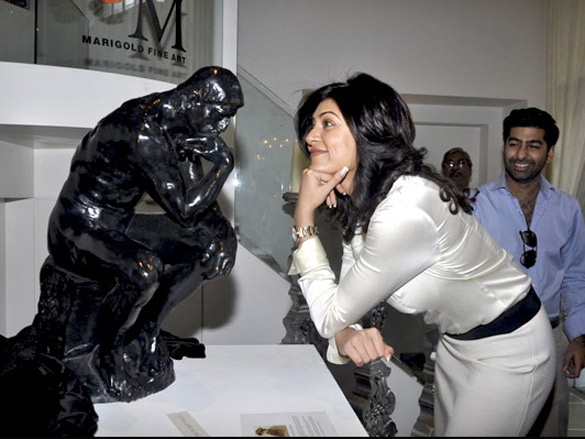 sushmita sen graces marigold charity art preview 9