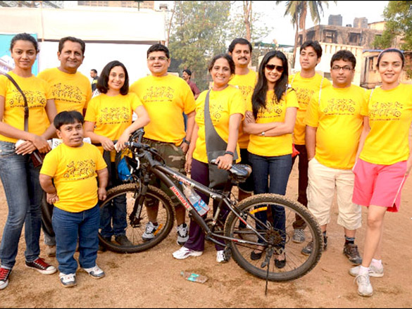 sab tvs entire family participates in mumbai cyclothon 2