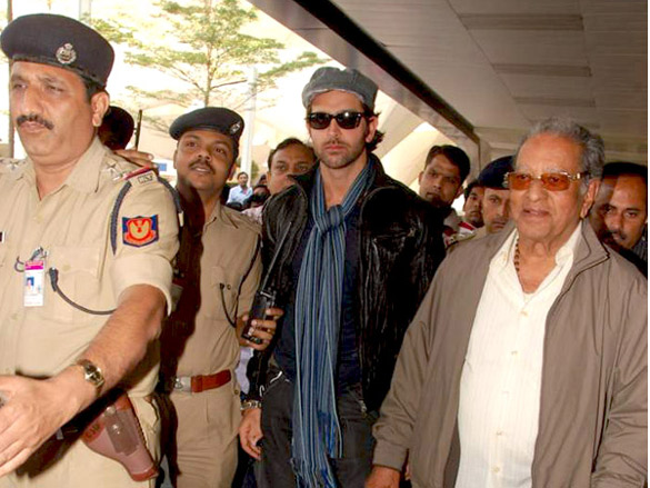 hrithik returns from london after madame tussauds launch 3