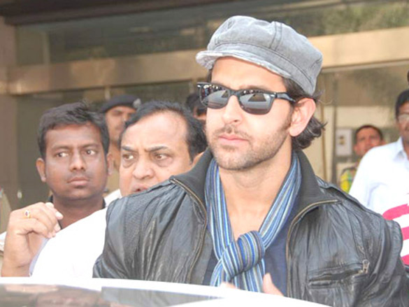 hrithik returns from london after madame tussauds launch 8