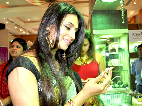 divyanka tripathi graces the times shagun exhibition 5