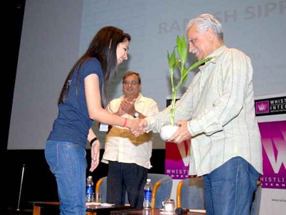 ramesh sippy interacts with students at whistling woods international 3