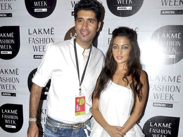 riya sen walks the ramp for arpan vohra at lakme fashion week 2011 day 1 3