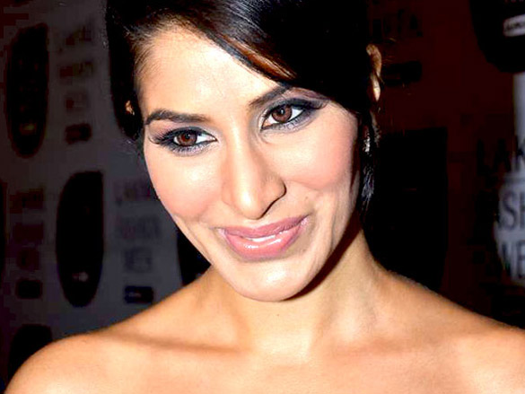 kareena sameera and amrita at manish malhotras show at lakme fashion week 2011 day 2 8