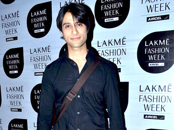 kareena sameera and amrita at manish malhotras show at lakme fashion week 2011 day 2 12