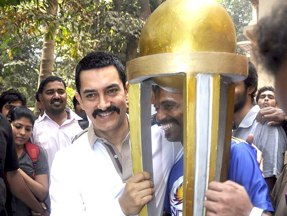 aamir khan celebrates 46th birthday with media 5