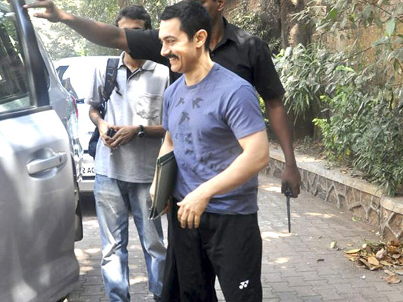 aamir khan spotted in bandra 6