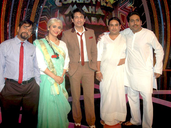 shreyas raveena arshad and shekhar on the sets of comedy ka maha muqabla 4