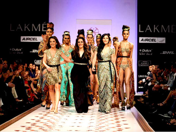 perizaad walks the ramp for pria kataria puri at lakme fashion week 2011 day 4 2