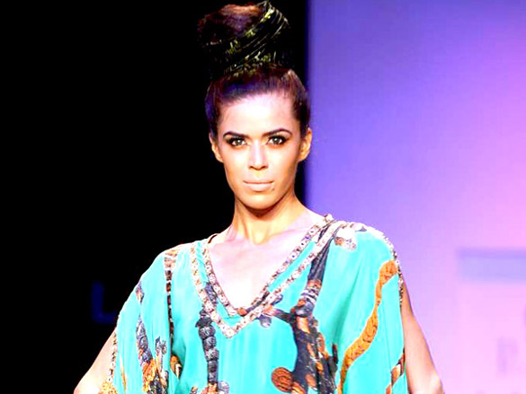 perizaad walks the ramp for pria kataria puri at lakme fashion week 2011 day 4 10