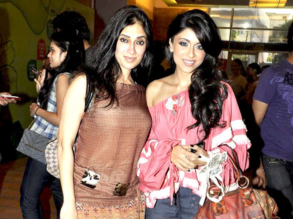 zoa morani walks the ramp for pallavi mohan at lakme fashion week 2011 day 5 8