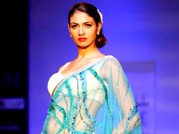 sarah jane dias walks the ramp for satya paul at lakme fashion week 2011 day 5 6