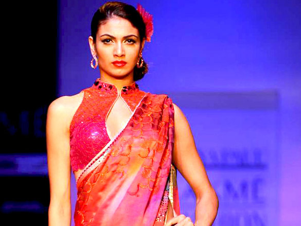 sarah jane dias walks the ramp for satya paul at lakme fashion week 2011 day 5 7