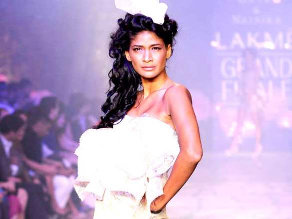 gauri nainikas showcase at lakme fashion week 2011 grand finale 7