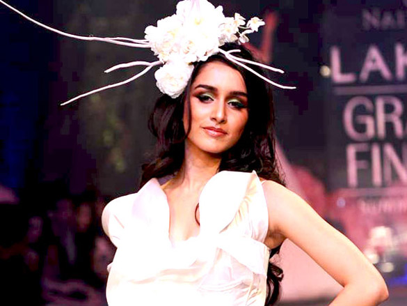 gauri nainikas showcase at lakme fashion week 2011 grand finale 11