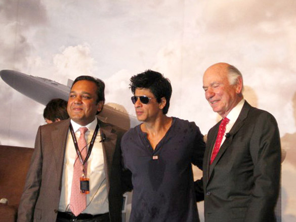shahrukh at zee cine awards 2011 press conference in singapore 3