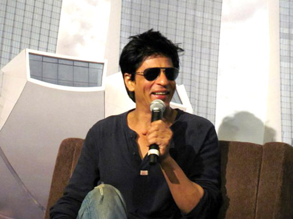 shahrukh at zee cine awards 2011 press conference in singapore 4