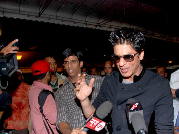 shahrukh and priyanka leave for zee cine awards 2011 in singapore 3