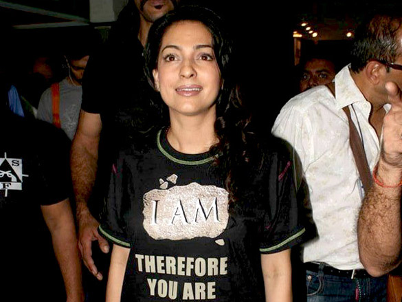 juhi chawla at standard chartered mumbai marathon event 11