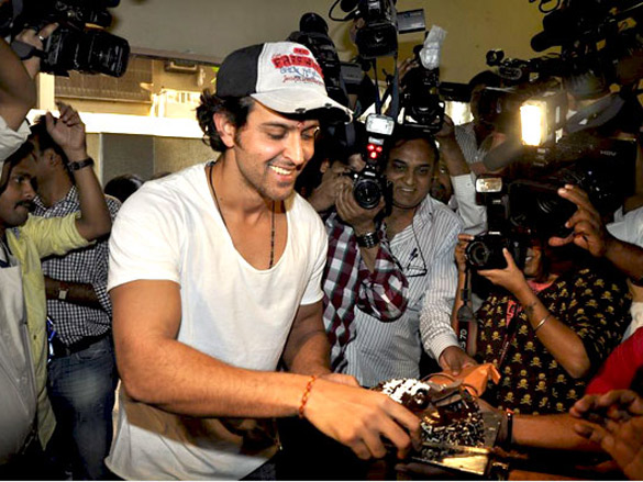 hrithik roshan celebrates his birthday with media 5