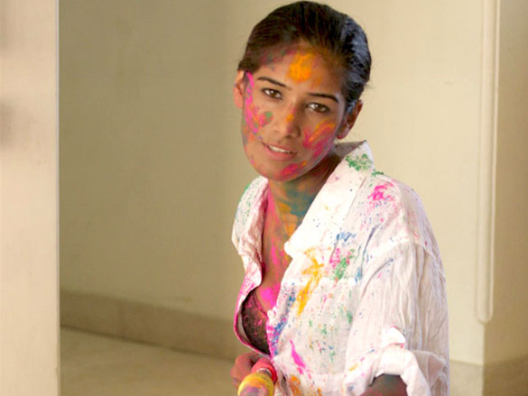 model poonam pandey prepares to celebrate holi 3