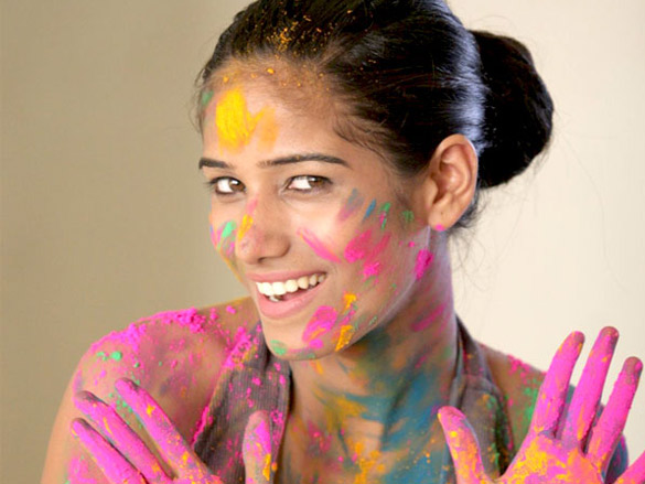 model poonam pandey prepares to celebrate holi 5