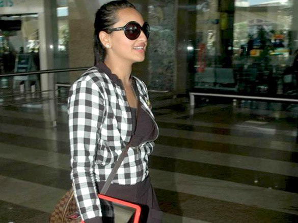 sonakshi snapped after returning from india today enclave event 4