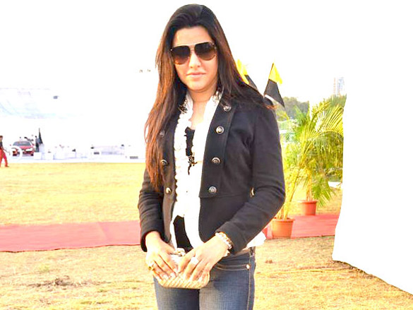 manish malhotras fashion show at polo match 18
