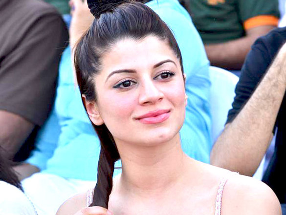 manish malhotras fashion show at polo match 21