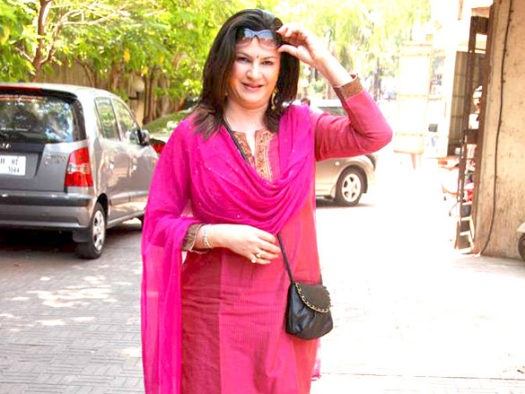 ekta kapoor sanjay gupta and kiran bawa celebrate holi 10