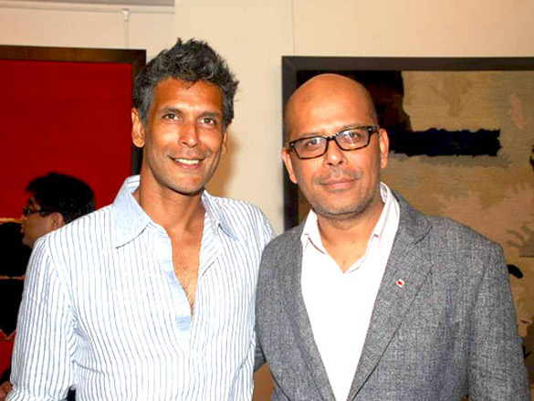 milind soman and maneka gandhi at group art show hosted by sunil sethi 3