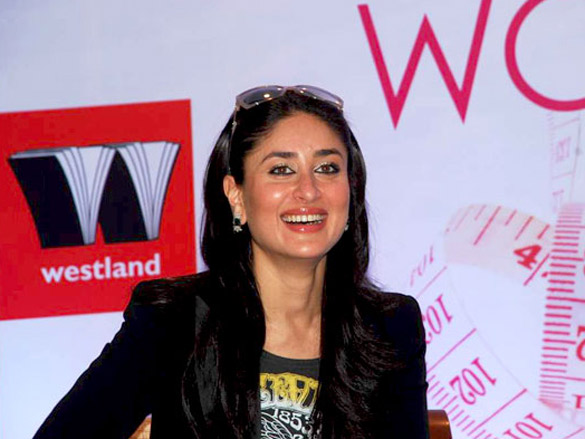 kareena launches rujuta diwekars book women the weight loss tamasha 6
