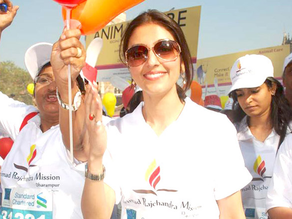 john deepika and other celebs at standard chartered mumbai marathon 2011 5