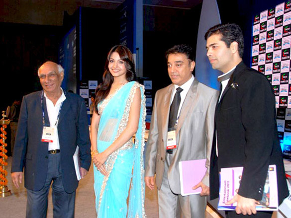 anushka sharma and karan johar at ficci frames 2011s inauguration 4