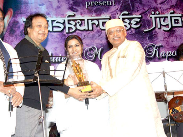 urmila at tribute to mahendra kapoor by sahyog foundation 5