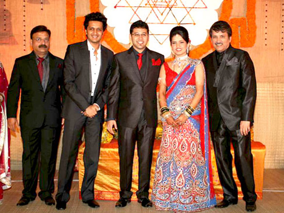 urmila and vidya at sandesh mayekars daughter shivanis wedding reception 4