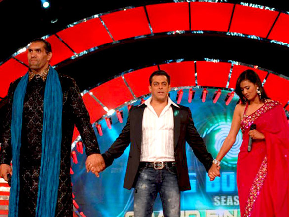 salman khan rocks the bigg boss finale 4