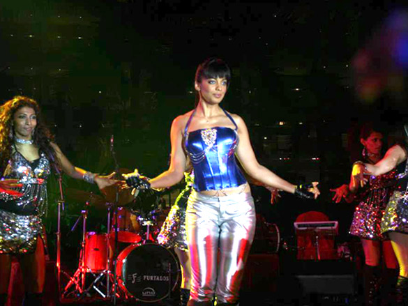 mallika sherawat and mugdha perform at sahara stars seduction 2011 6